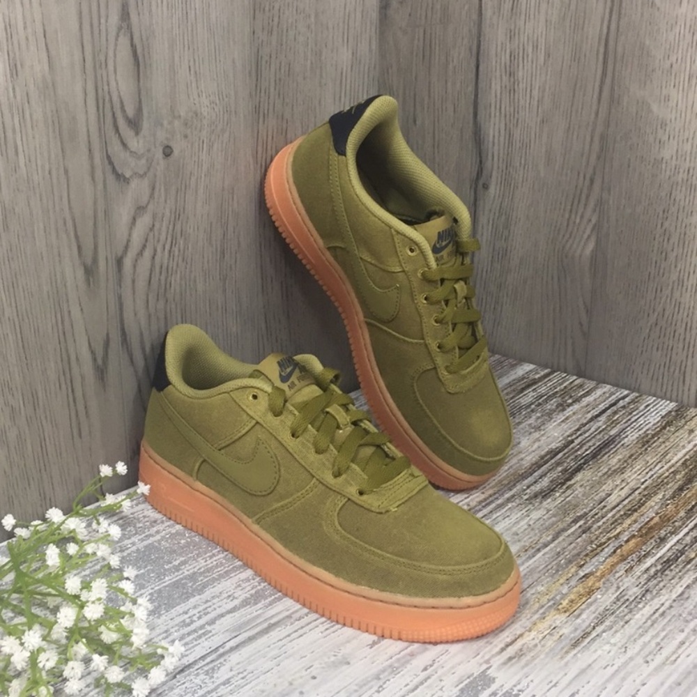 Nike air forces lightly/barely worn less than 5x